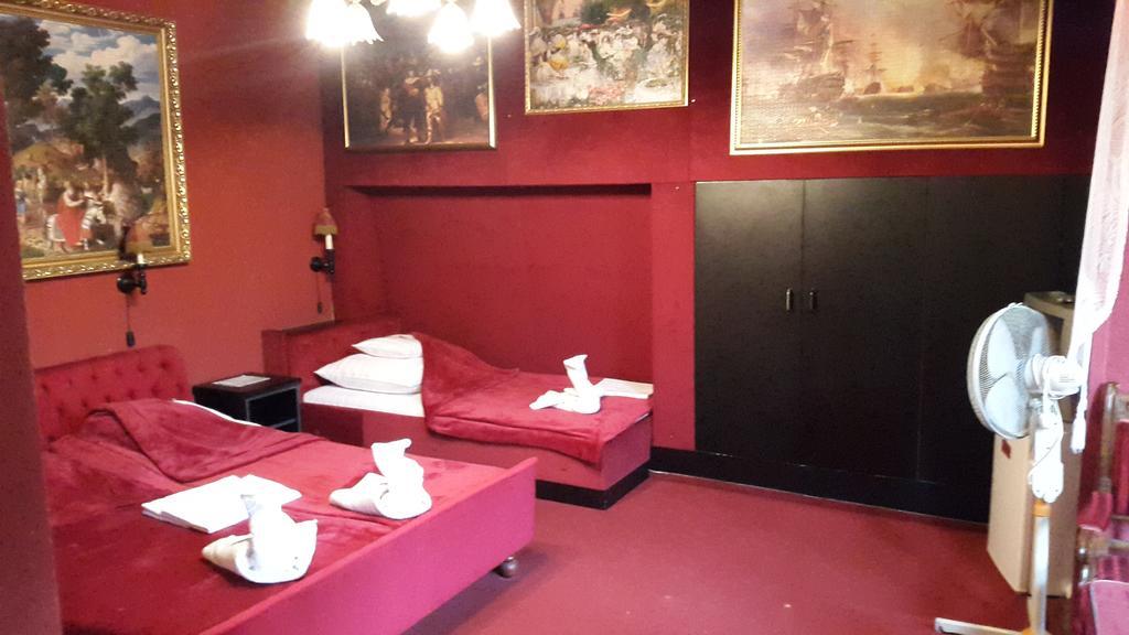 Hôtel Fiaker Panzio à Miskolc Extérieur photo