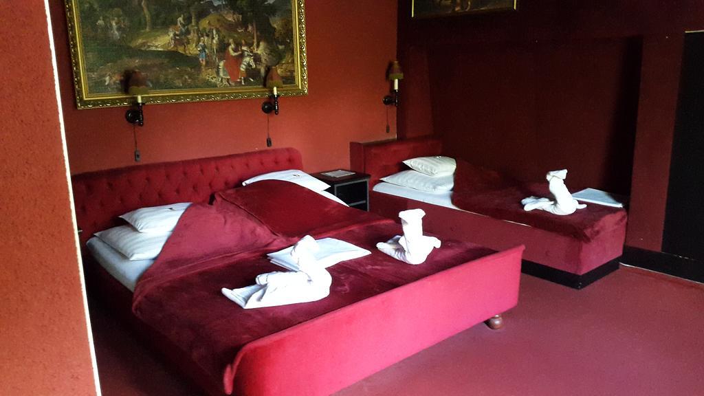 Hôtel Fiaker Panzio à Miskolc Extérieur photo