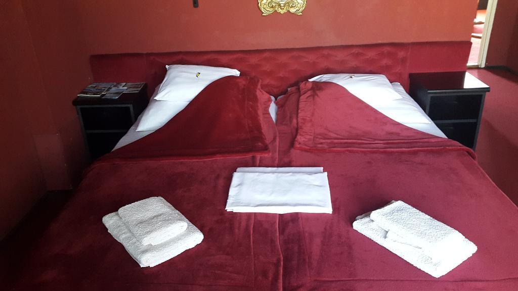 Hôtel Fiaker Panzio à Miskolc Extérieur photo